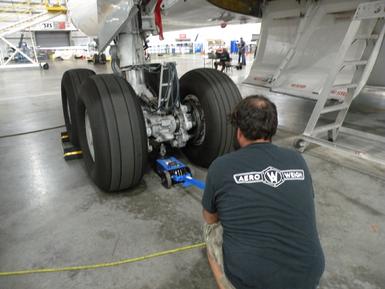 Weighing a Boeing 767, 767 weighing system, weighing a large Boeing jet, under axle weighing a Boeing 767 